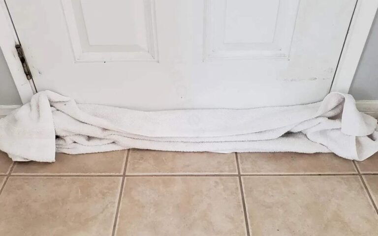 towel under hotel door